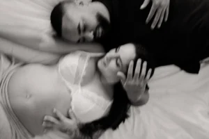 portrait intime femme enceinte Vaucluse lumière naturelle