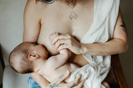 photo de naissance en intérieur à la lumière naturelle, vaucluse