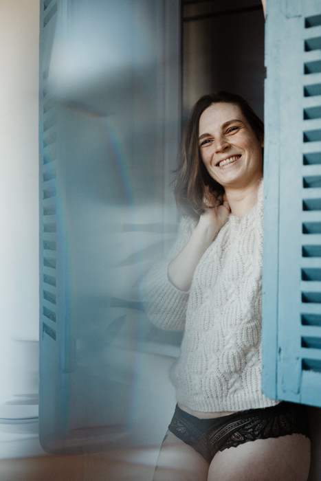 une photographie d'un sourire volé, photo de femme au naturel