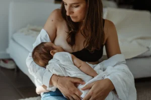 Photo naissance allaitement à Sérignan du comtat